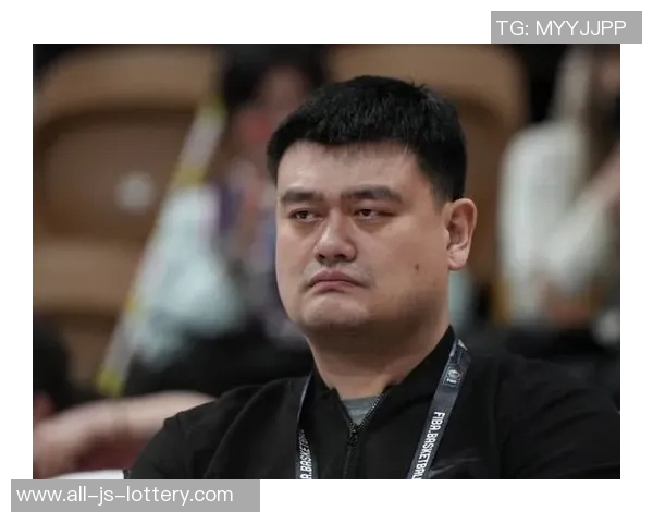 姚明露顽皮一面,小恶作剧“激怒”央视体育名嘴于嘉