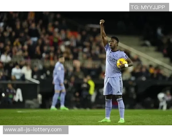 杜加里：维尼修斯总爱抱怨，老佛爷会把他卖掉的