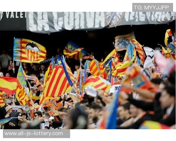 瓦伦主帅:西甲理应保障球迷权益;1-7和0-5是执教生涯的重挫 瓦伦主帅:西甲理应保障球迷权益;1-7和0-5是执教生涯的重挫