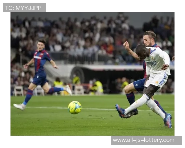 莱万特2-0皇家奥维耶多，卡洛斯-阿尔瓦雷斯破门，埃永锁定胜局